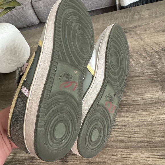 Nike shoes - Picture 4 of 6